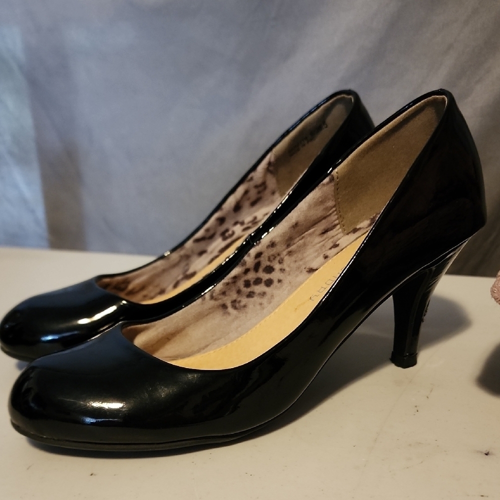 CL by Laundry Black Glossy Heels